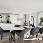 4 Bedroom In * בורקופ