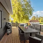 4 Bedroom In בורקופ
