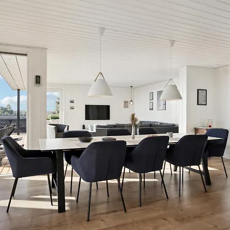 4 Bedroom In *